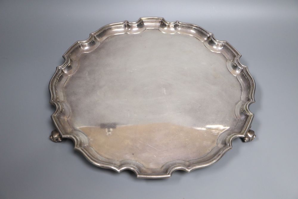 A modern silver salver, with a piecrust border, on three scroll feet, Wakely & Wheeler, London, 1967, 30.6cm, 27.5oz.